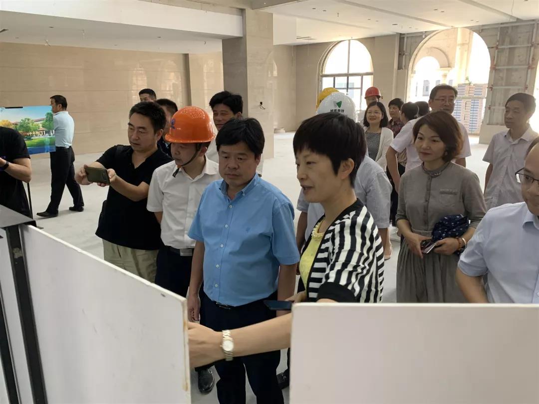 市委常委、組織部長徐仲儀一行赴老年大學(xué)新建工程一期開展調(diào)研